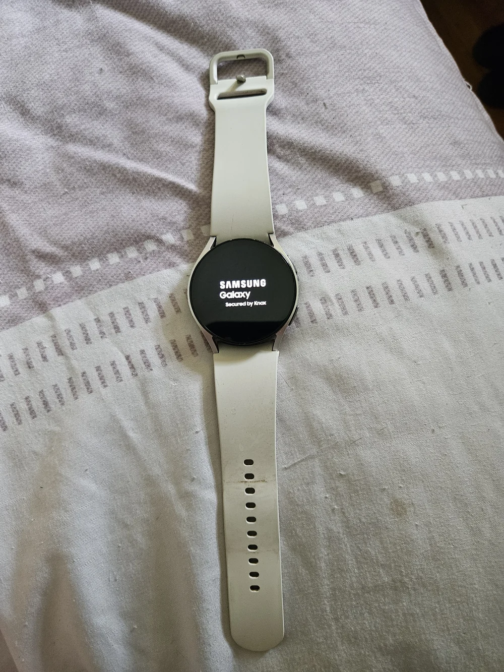 Samsung White Silicone Smartwatch with Round AMOLED Display